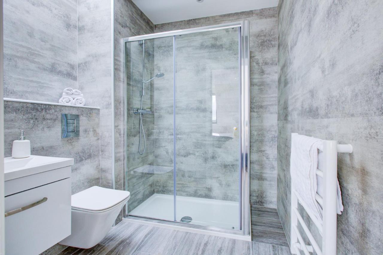 Hybrid Resi - London, Sutton With Onsite Car Parking Apartment Cheam Ngoại thất bức ảnh